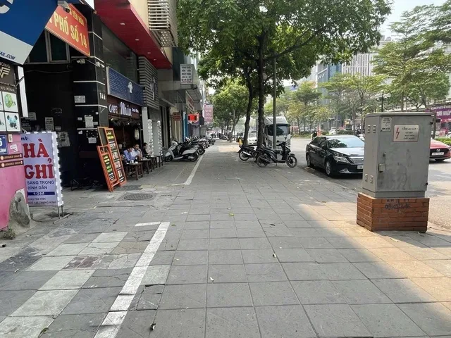 Bán nhà Mặt phố Trung Kính 46m² full thổ cư ngang 4.1m giá 40.5 tỷ tại Đường Trung Kính Phường Yên Hòa 
(MUA/BÁN BĐS nhắn tin Zalo 0862299066)