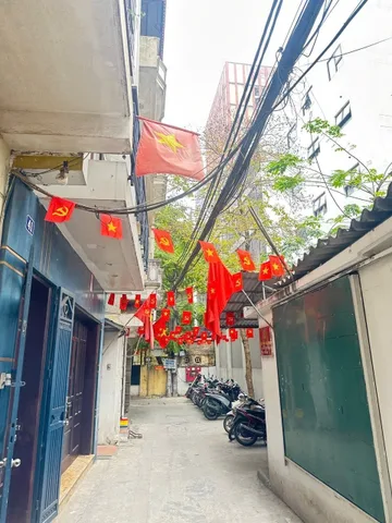 Bán nhà 32m² full thổ cư ngang 6m giá 7.8 tỷ tại Đường Tam Khương Phường Kim Liên