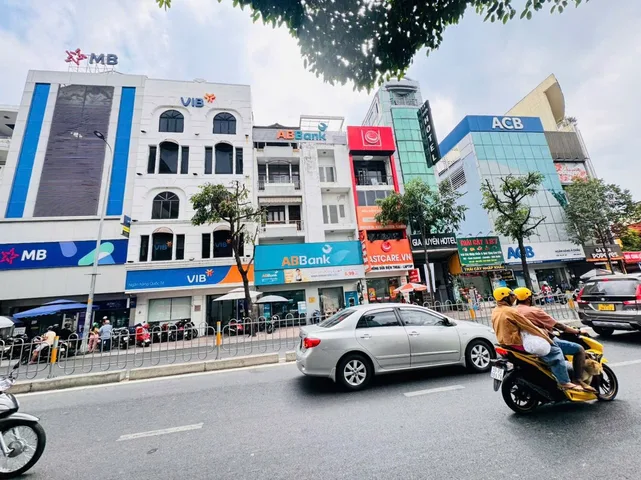 BÁN KHÁCH SẠN 8 TẦNG MẶT TIỀN KHÁNH HỘI, QUẬN 4 - HĐT ĐỀU 50TR/TH- 0938676685 GIANG GIANG
