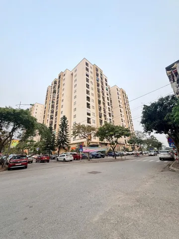 🏠 PHÚC LỢI LONG BIÊN - CẦN CHUYỂN NHƯỢNG - TOÀ NHÀ DỊCH VỤ - DT:3.148 MÉT - MT : 40 MÉT - GIÁ CHÀO 430 TỶ

👉Mô tả: tòa nhà dịch vụ đa năng nằm ngay mặt phố tổng diện tích 3148M  xây 1 hầm 6 nổi diện tích xây dựng 1250M xây 6 nổi riêng diện tích hầm xây 