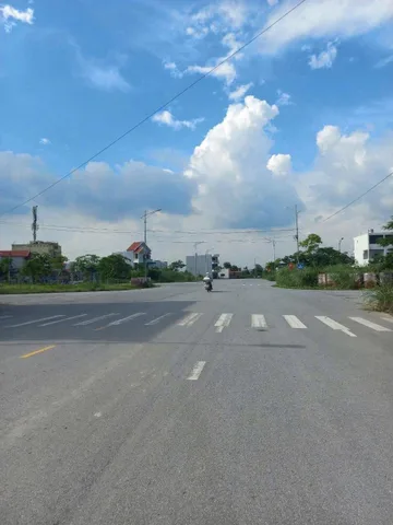 🛑🛑 ÁP TRÀN - DƯƠNG QUAN đẹp không tỳ vết 
L/h:076.231.9990 em Thúy 
- Diện tích: 60m2
- Mặt tiền: 4m
- Đường: 7m, vỉa hè 6m, khe kỹ thuật 2m

- Mật độ xây dựng cao trên 50%. Dự án bao quanh rất gần: Nam Long, Belhome, Centa, cầu Nguyễn Trãi,…

- G