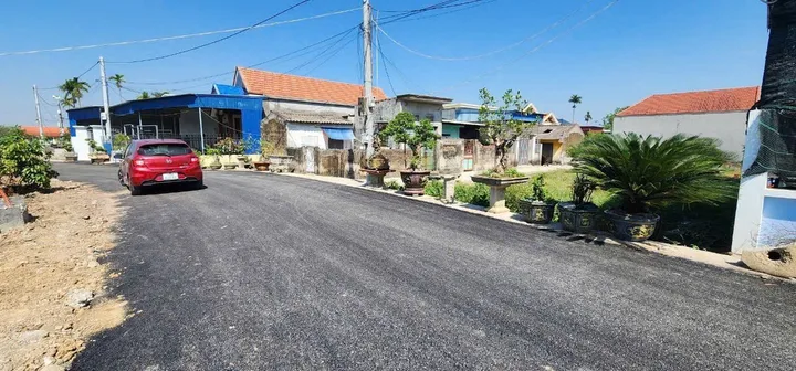 🚀 ĐẶC BIỆT 1 lô mặt đường trải nhựa, phường Thiên Hương  .l/h:076.231.9990 em Thuý
📏 Diện tích: 72 m²  
🛣️ Đường rộng 7 m  
🌟 Tiện ích trung tâm, liền kề 2 khu công nghiệp lớn Nam Cầu Kiền và Azura  
💰 Giá chỉ: 2.1 tỷ xx – Cơ hội vàng đầu tư sinh lời 