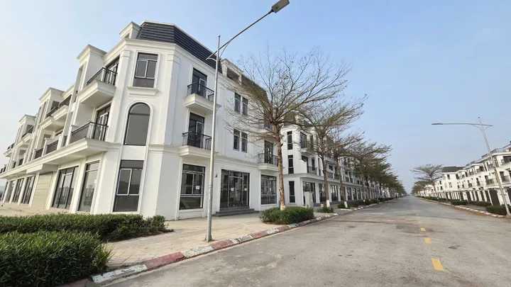 Căn góc liền kề 2 mặt tiền đường, 3 mặt thoáng Hud Mê Linh Central 159m2, giá 14,6 tỷ gồm xây dựng