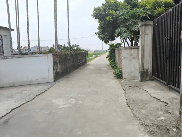 Bán 60 m Lâm Động ngõ ô tô 7 chỗ . Gần Tái Định cư Lâm . L/h :076.231.9990 em Thúy