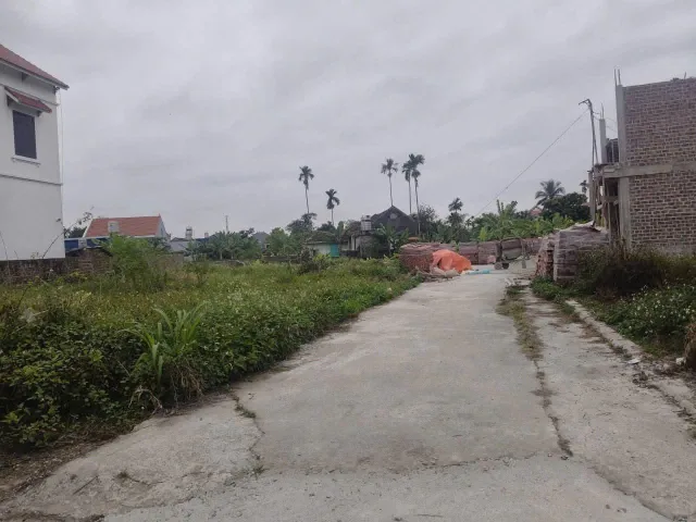 bán 70 m Hợp Thành. Ngõ ô tô 7 chỗ .200 m ra trường học và chợ.l/h:076.231.9990 em Thúy