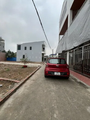 🆘 Duy Nhất 1 Lô Tân Dương, Sẵn Bìa, 
L/h:076.231.9990 em Thúy 
Ngay Trục Thông TDP trải nhựa, Oto Đỗ Cửa, 57m2, Giá chỉ 1,9x tỷ 🆘

- Vị trí trung tâm phường, Cách trục liên phường chỉ 70m , Bán kính 500m đầy đủ tiện ích, cách TTHC chưa đến 2km 
- Diệ