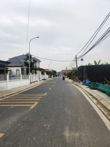 🌈 Chính chủ gửi bán lô đất mặt đường liên phường
L/h:076.231.9990 em Thúy 
 sẵn bìa phường Lê Ích Mộc (Mỹ Đồng)
👉 Diện tích 75m2 ngang 5.69m 
👉 Nằm trên trục đường chính liên phường , đường thông các ngả , thông sang Cao Nhân - Kiền Bái cũ , kinh doan