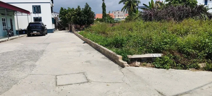 Bán 59 m Hoa Động ngõ ô tô , gân chợ trường học . Cách đường thôn 70m. L/h:076.231.9990 em Thúy