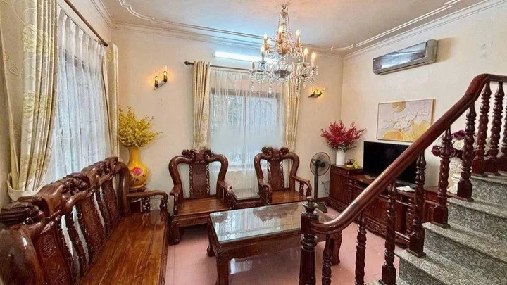 Cho Thuê Nhà Ngõ 187 Trần Cung - Cầu Giấy 40M² 4 Tầng 3 Ngủ -Full Đồ - Nhà 3 Mặt Thoáng - 5M Ra Phố - Giá Thuê 14tr