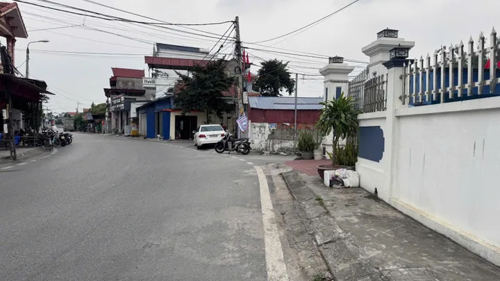 ✅Chào bán lô 97m2 Kênh Giang
L/h:076.231.9990 em Thúy 
✅Sau nhà mặt đường liên xã
✅Vị trí bán kính 1km đầy đủ tiện ích như ủy ban,trường học,chợ…..
✅Ngõ trước đất thông,ô tô chạy vòng quanh
✅Giá vô cùng yêu thương chỉ 1tỷ2xx