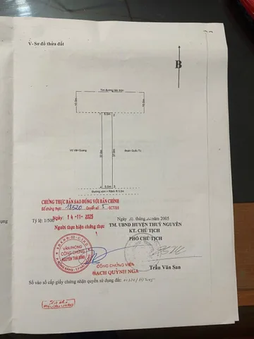 Chính chủ cần bán mặt đường trục chính Đông Sơn cũ.l/h:076.231.9990 em Thúy 
Đối diện trường mầm non Đông Sơn
Dt: 185m2
Trên đất có nhà, công năng đầy đủ 
Vị trí kinh doanh buôn bán quá tốt
Giá: 5 tỉ xxx( x thỏa thuận)