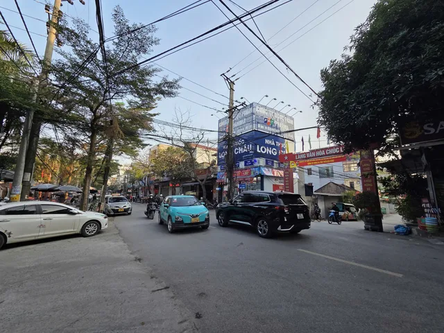 e cần bán nhà đường Bình Sơn, bệnh viện đa khoa Chương Mỹ, 65m2, 4 tầng, 5 ngủ, ô tô gần