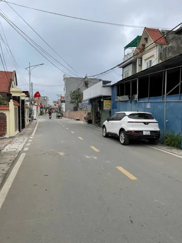 🇻🇳🇻🇳Chủ nhờ bán tuyến 2 mặt đường trải nhựa Bái Ngoài - Hoa Động .l/h:076.231.9990 em Thúy 
✅S: 96m - Mặt tiền: 5,0m 
✅Trục trải nhựa R: 7,5m - Hướng Tây 
✅Dân cư xung quanh đông đúc
❎Tuyệt đối không lỗi phong thuỷ 
🌐Vị trí: Cách 200m là trục đường l