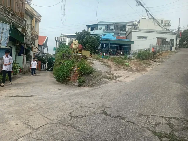 BÁN ĐẤT VƯỜN ĐÀO ĐỐI DIỆN HẢI QUÂN,BÃI CHÁY HẠ LONG