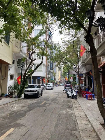 Cho thuê nhà nguyên căn Ngõ 47 Nguyên Hồng, Đống Đa
DT 50m x 5 tầng-22tr/1tháng