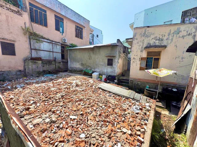 Bán đất đồng nai( hẻm)     48.9m² có sẵn 48,9m² thổ cư ngang 8,44m giá 2.2 tỷ tại Phường Nam Nha Trang call 0559768577