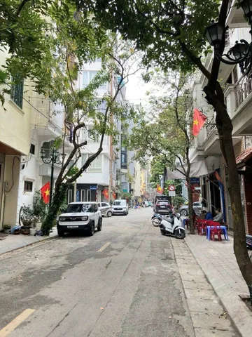 Cho Thuê Nhà Ngõ 47 Nguyên Hồng - Đống Đa 50M² 5 Tầng - Full Nội Thất - Ngõ Rộng - Khu Vực An Sinh Đỉnh - Giá Thuê 22tr