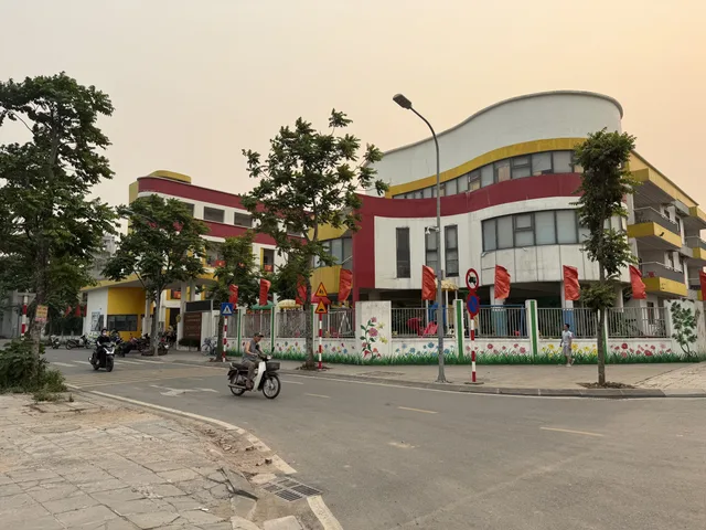 Bán nhà 64.1m² có sẵn 60m² thổ cư ngang 6.1m giá 10.8 tỷ tại Đường Bát Khối Phường Long Biên
