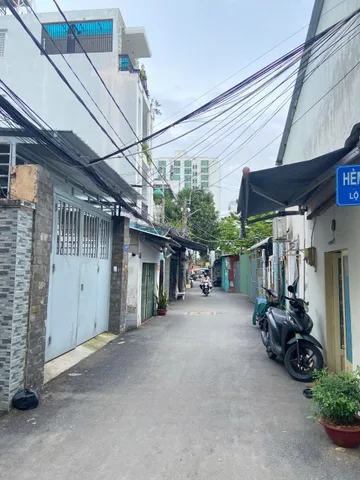 ✳ SIÊU PHẨM NHÀ PHỐ 2 TẦNG- MỚI HOÀN THIỆN- FULL NỘI THẤT CAO CẤP✳