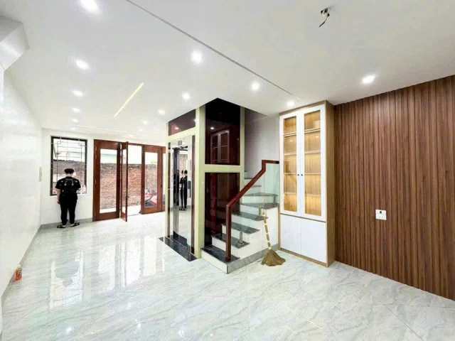 NHÀ ĐẸP NGÔ GIA TỰ - PHÂN LÔ - 40M - 2 MẶT THOÁNG TRƯỚC SAU - THANG MÁY - Ô TÔ THÔNG