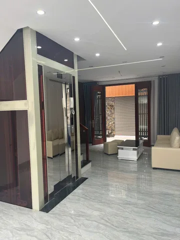 NHÀ ĐẸP NGÔ GIA TỰ - PHÂN LÔ - 40M - 2 MẶT THOÁNG TRƯỚC SAU - THANG MÁY - Ô TÔ THÔNG