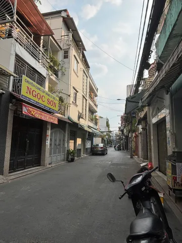 NHÀ ĐẸP HẺM 766 LẠC LONG QUÂN - ĐƯỜNG VỈA HÈ - 4 TẦNG - NGANG 4