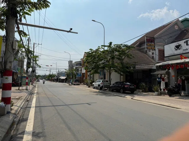 Trung tâm long thành . Đường nguyễn văn cừ.