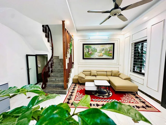 NHÀ LONG BIÊN, SÁT VINHOMES REVERSIDE-Ô TÔ ĐỖ CỬA – 34M2 – GIÁ GIẢM CÒN 7.4 - PHÁP LỸ CHUẨN SẴN SÀNG GIAO DỊCH