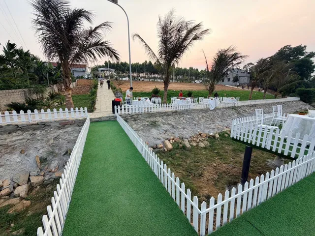 120m mặt hồ, đường rộng 2 xe ô tô tránh, vừa mặt đường, vừa mặt hồ có thêm tiểu cảnh 30m2