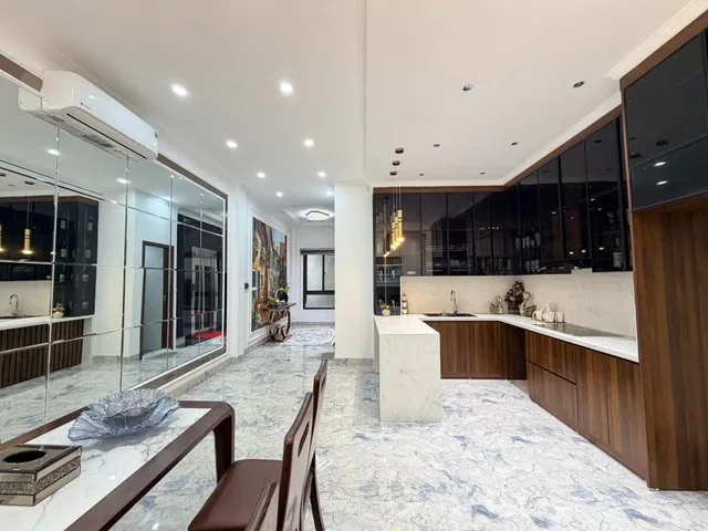 NHÀ RIÊNG HAY KHÁCH SẠN 5*? 58M² X 6 TẦNG THANG MÁY 18 TỶ PHỐ LA THÀNH