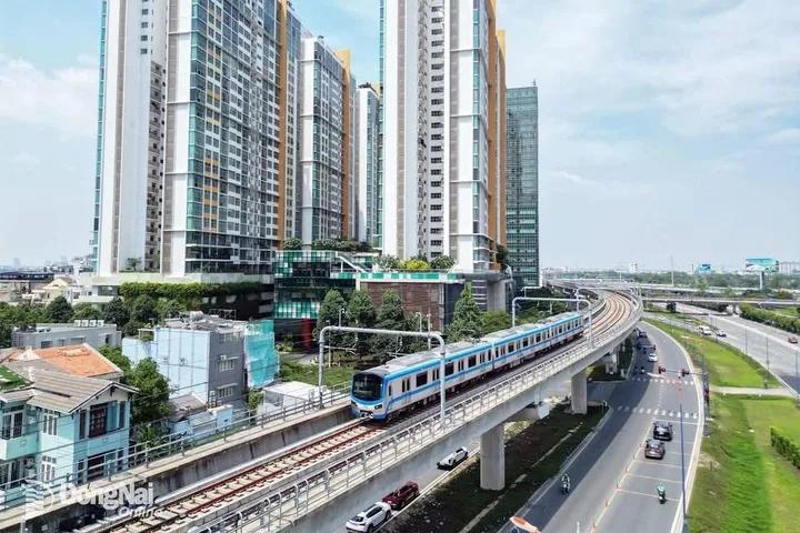 NẰM NGAY MẶT TIỀN PHÙNG HƯNG VÀ ĐẠI LỘ BẮC SƠN VỚI LỘ GIỚI 60M,DỄ DÀNG KẾT NỐI SÂN BAY LONG THÀNH CHỈ 10P DI CHUYỂN