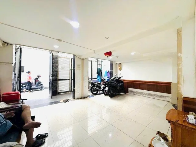 BÁN NHÀ 2 MẶT TIỀN CÓ 9 PHÒNG CHDV XE HƠI VÀO TỚI NHÀ QUẬN 4