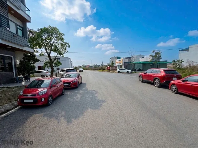 ✅Đấu Giá Cửa Trại - Thuỷ Đường - P. Thuỷ Nguyên
L/h:076.231.9990 em Thúy 

DT : 100m2 - Ngang 5m
Hướng Bắc 

👉Lô áp góc 100m2 trục chính 21m , cách trục đường Máng Nước chỉ 30m
👉Xung quanh đầy đủ tiện ích , kết nối cực kỳ thuận tiện

❌Giá đầu tư 