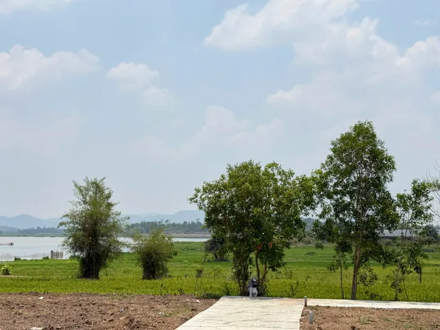 Bán đất 150m² có sẵn 60m² thổ cư ngang 5m giá 240 triệu tại Xã Ea Ning