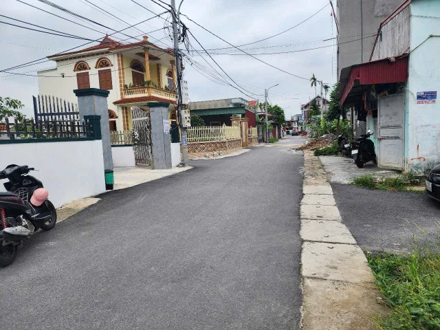 🚩 CHỈ 50M RA GÒ GAI - LÔ GÓC 2 MẶT TIỀN - CHIA SẴN 2 lô.l/h:076.231.9990 em Thúy 

Cần nhượng lại lô đất "hoa hậu" tại Thủy Sơn, Thủy Nguyên cho anh chị nào thích an cư hoặc đầu tư giữ tiền:

🌻 Diện tích: 90.6m² - Lô góc hướng Đông Nam.
🌻 Ưu điểm: Đư