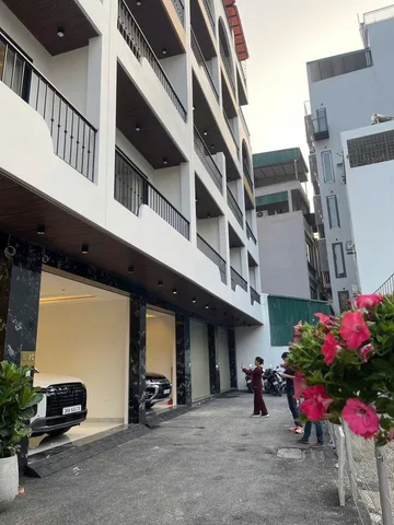 NHÀ MỚI Ô TÔ ĐỖ CỬA -FULL NỘI THÂT 75 m2 X 7 Tầng 19.95 tỷ.Bát Khối Long Biên.