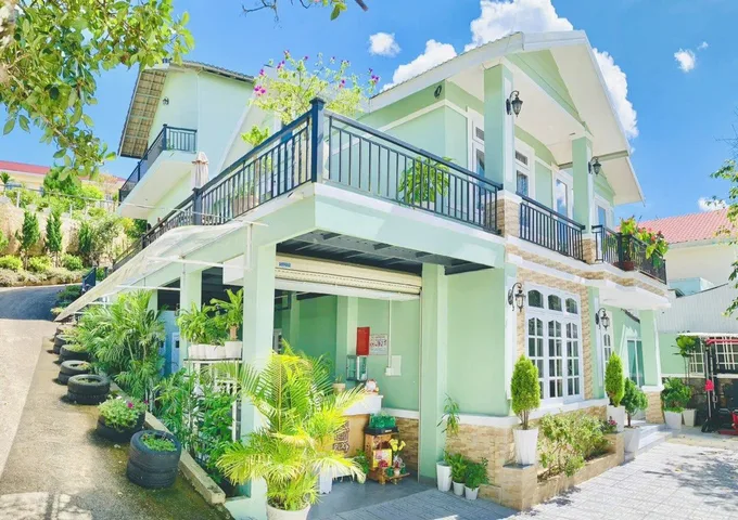 977m2 - Giá : 25 tỷ  Bán Villa  Sân Vườn mặt tiền đường Tô Hiệu p.7 - Đà Lạt có 327m2 thổ cư