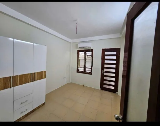 Cho thuê nhà ngõ Hoàng Hoa Thám, 30m 5 tầng 12 triệu ( có bớt) vào ở được ngay