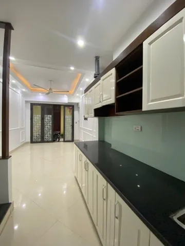 🏡 NHÀ BÁT KHỐI – LONG BIÊN
34m² – 5 tầng – ở ngay – giá tốt