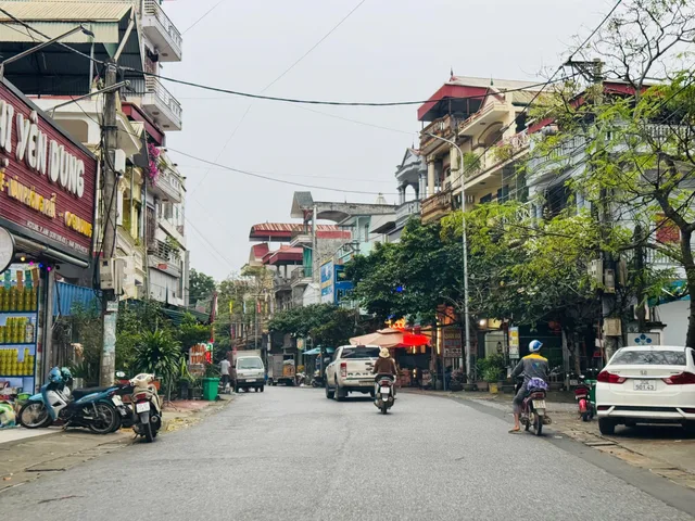 LÔ GÓC 3 MẶT TIỀN ĐƯỜNG GẦN TRƯỜNG GẦN CHỢ GẦN UB YÊN XUÂN -  GIÁ TỐT