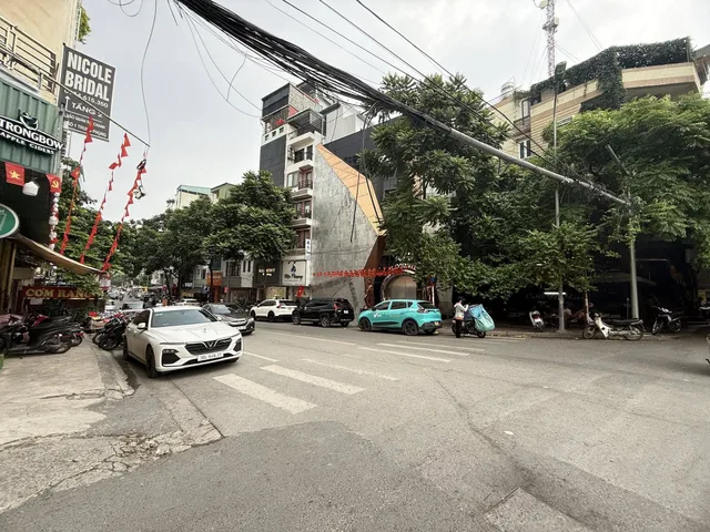 🔅 MẶT PHỐ ĐÊ LA THÀNH, ĐỐNG ĐA 165M2 11 TẦNG MT SIÊU ĐẸP 9M, GIÁ CHỈ 90 TỶ 🔅