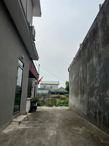 🌿 chính chủ gửi bán lô đất 
L/h:076.231.9990 em Thúy 
tại Bái Ngoài – Hoa Động ( nay thuộc phường thuỷ nguyên) 
60,8m² – ngang 4,3m – nở hậu nhẹ 4,4m, đúng chuẩn phong thuỷ “tiền vào – hậu nở”!

🚗 Ngõ 3m ô tô vô tới tận nhà 
🏡 Hướng Nam mát như điều