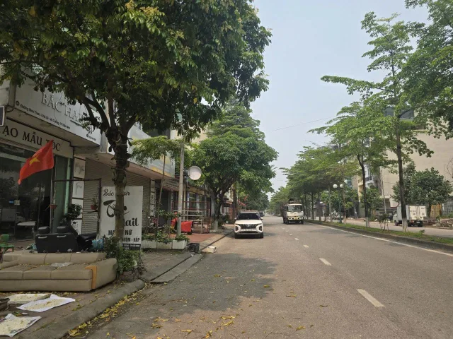 Bán 2 lô liền nhau đất khả lễ 1 mặt đường bình than. Diện tích 158m mặt tiền 9m hướng đông nam. Phường võ cường tỉnh bắc ninh