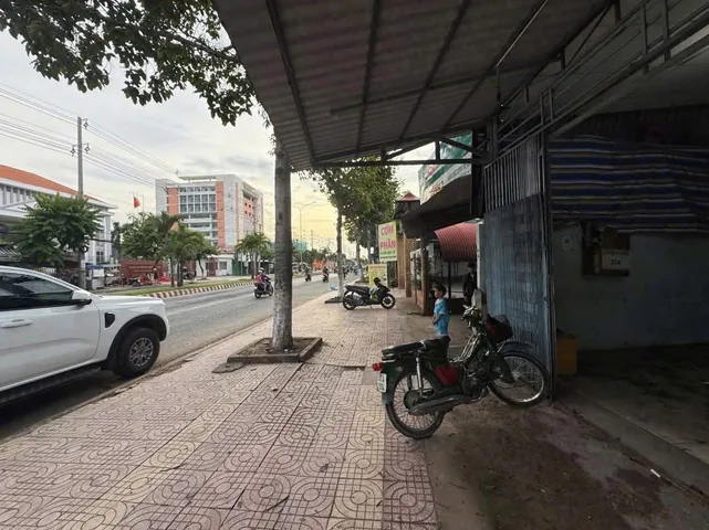 Bán nhà 2 mặt tiền 263.2m² có sẵn 200m² thổ cư ngang 5.4m giá 6.9 tỷ tại Đường Phó Cơ Điều Phường Phước Hậu, Vĩnh Long