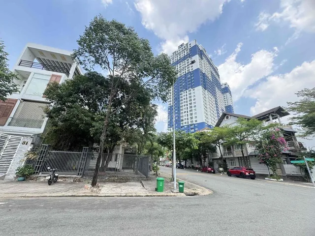 Cho thuê mặt bằng lô góc 300m2 Phường Chánh Nghĩa