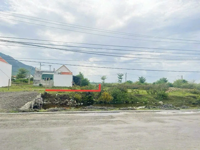 0938113403 Bán đất 216m² full thổ cư ngang 10m giá 5.6 tỷ tại Phường Đông Ninh Hòa Z500