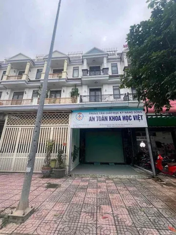 Cho thuê nhà mặt tiền Hoàng Hoa Phám, Phúc Đạt