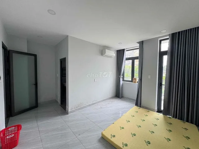 Cho thuê Nhà hầm, trệt 2 lầu ngay Vòng xoay HT3