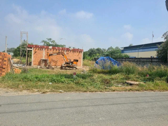Ccg. Bán đất mặt tiền đường nhựa. Xã phước vĩnh an.Huyện Củ Chi Tphcm 
🚩🚩Sát trường học cấp 3 tân thông hội
🎗Dt. 6,30 x17 full thổ
Dân cư hiện hữu, xây dựng tự do
Giá 1ty6 bớt Lộc