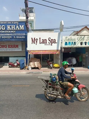 Nhà mặt tiền gần chợ